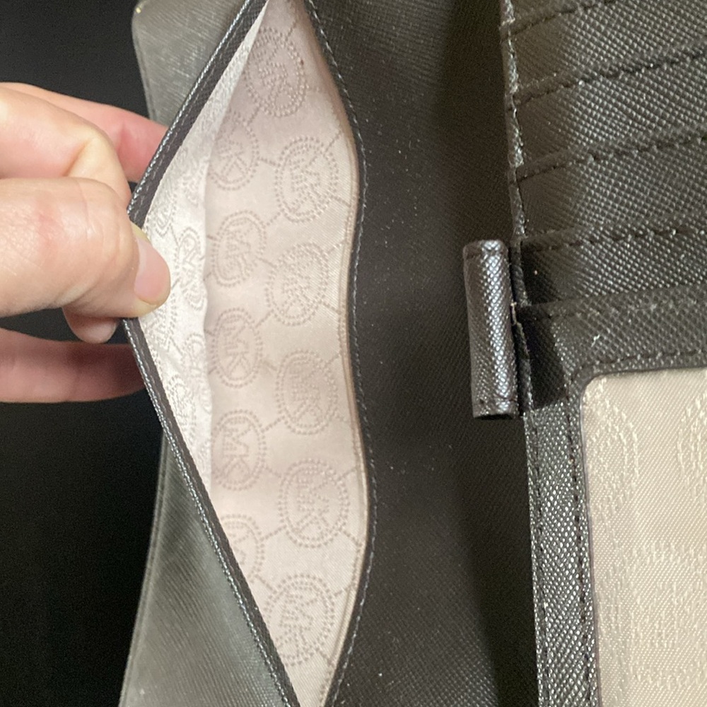 MICHAEL KORS WALLET & CHECK BOOKLET COVER - Picture 3 of 8